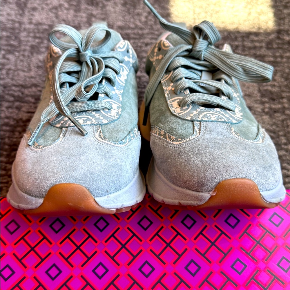 🤩Tory Burch T Monogram Good Luck Sneakers Blue/Cream White Size 7.5 like new!🤩 - Picture 10 of 13